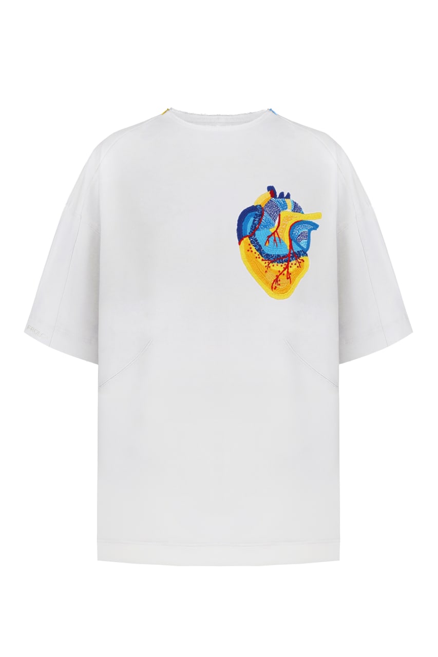 T-SHIRT WITH HANDMADE HEART EMBROIDERY (THREADS)