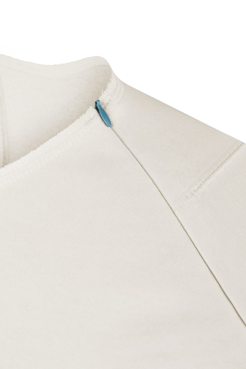 SWEATSHIRT WITH HANDMADE HEART EMBROIDERY (THREADS)